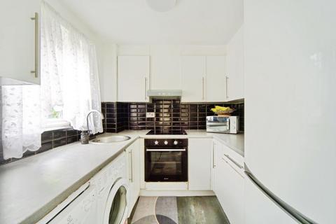 2 bedroom flat for sale, Cygnet Close, London