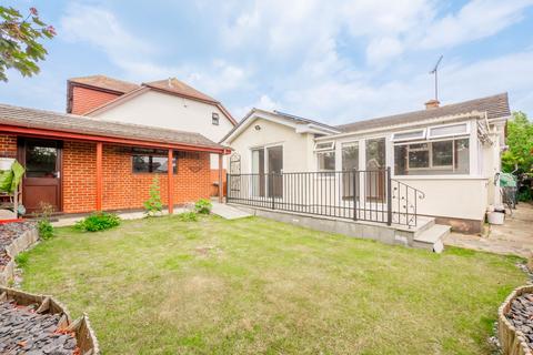 2 bedroom detached house for sale, Hillside Avenue, Hockley SS5