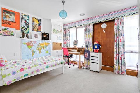 801 Frobisher Crescent, London, EC2Y 8HD