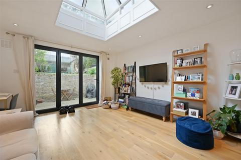 2 bedroom flat for sale, Hammersmith Grove, London W6