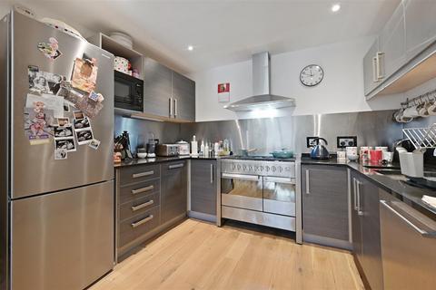 2 bedroom flat for sale, Hammersmith Grove, London W6