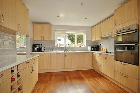 23 Chedworth Drive, Witney, OX28 5FS
