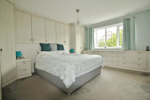 23 Chedworth Drive, Witney, OX28 5FS