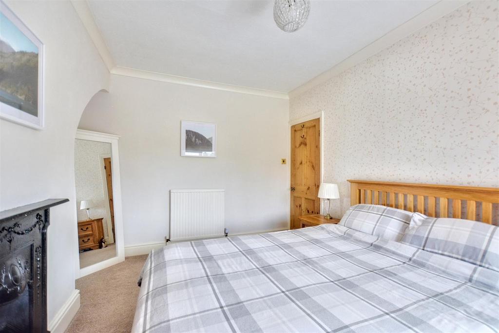 Bedroom 1 2.jpeg