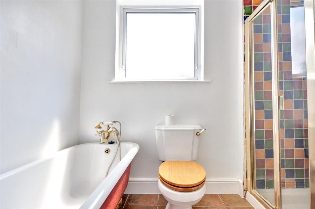 Bathroom 2.jpeg