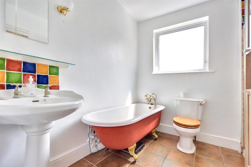 Bathroom 1.jpeg