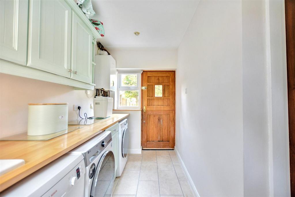 Utility Room 1.jpeg