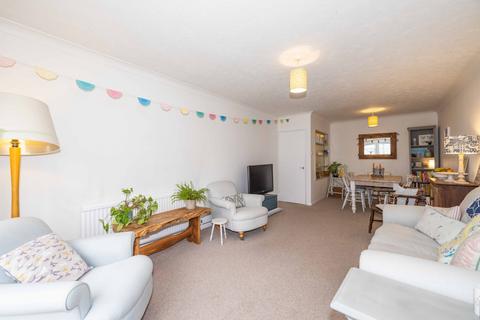 2 bedroom flat to rent, Cockering Road, Canterbury, Kent, CT1