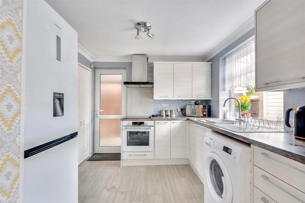 Kitchen 2.jpeg