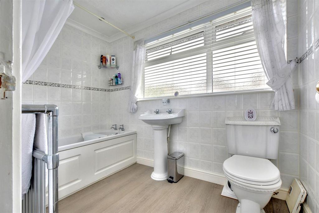Bathroom 2.jpeg
