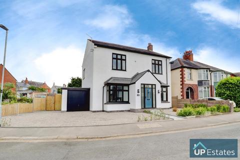 4 bedroom detached house for sale, Mill Hill Road, nr Hollycroft Park. Hinckley