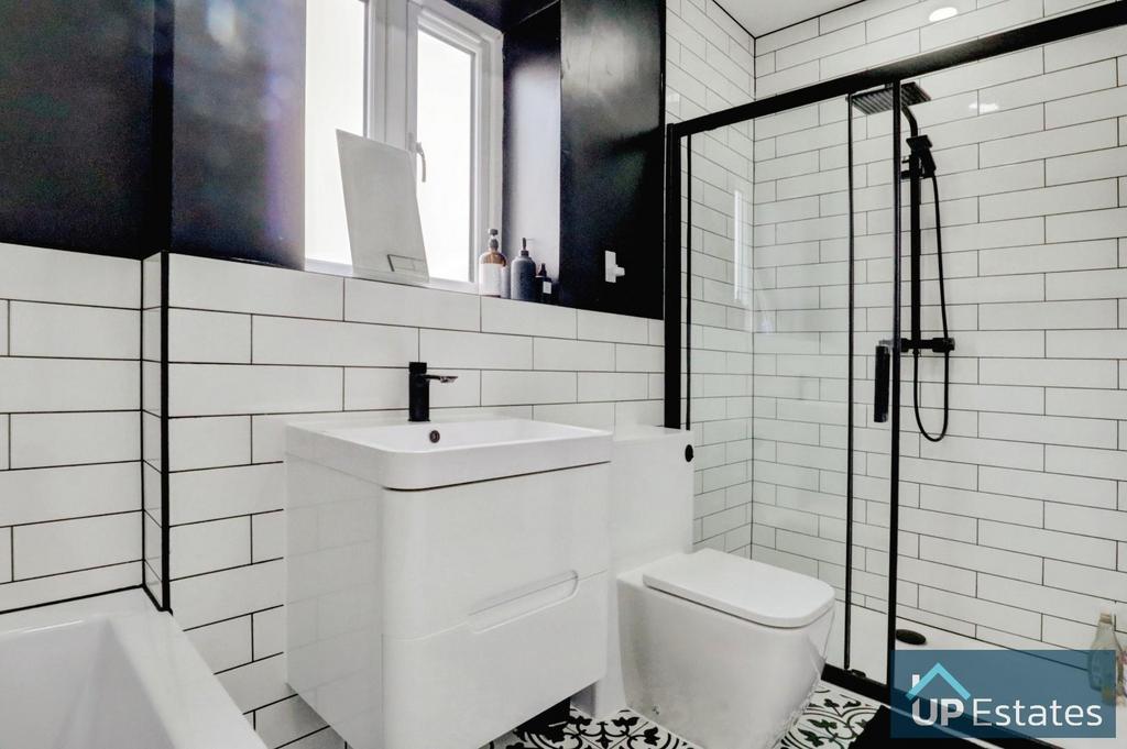 Bath &#43; shower room