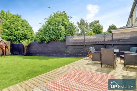 4 bedroom detached house for sale, Mill Hill Road, nr Hollycroft Park. Hinckley