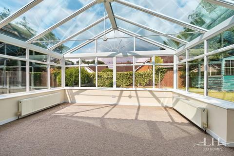 3 White Gates, Hornchurch, RM12 4XB