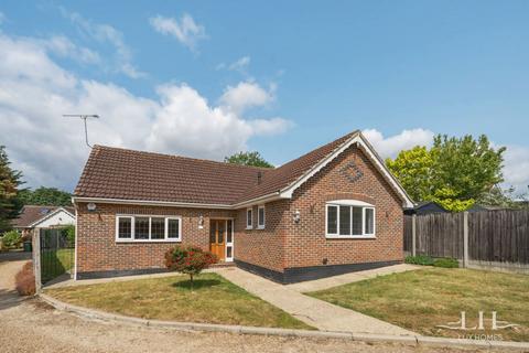 3 White Gates, Hornchurch, RM12 4XB