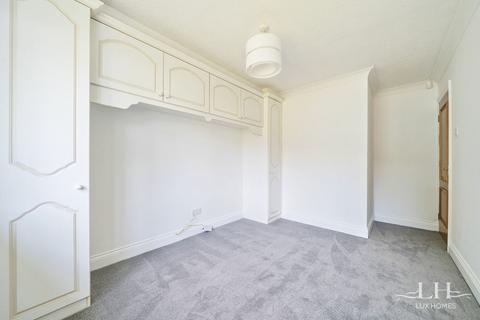 3 White Gates, Hornchurch, RM12 4XB