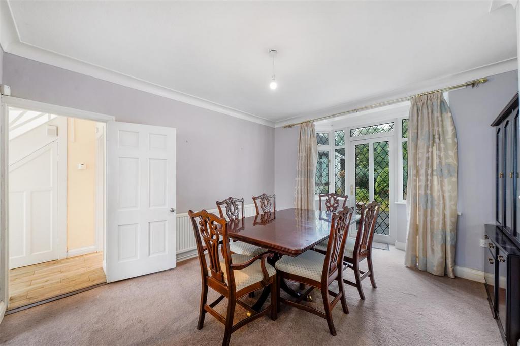136 Cavendish Avenue - 0 W3te RUX452o2m PLEGa4.jpg