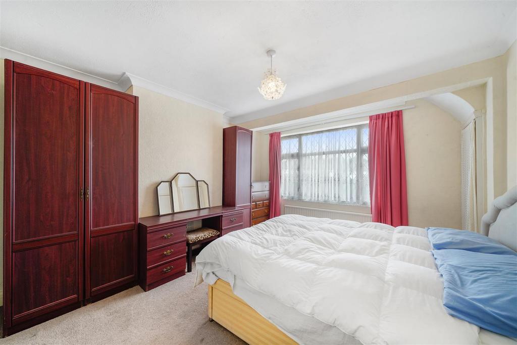 136 Cavendish Avenue - 5h3 ND4v W9 BBY2oue Egw M.jpg