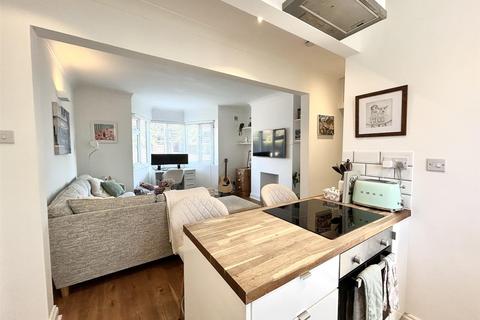 1 bedroom flat to rent, Grantham Lodge, Hadleigh Road, Leigh-On-Sea