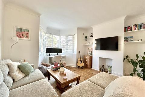 1 bedroom flat to rent, Grantham Lodge, Hadleigh Road, Leigh-On-Sea