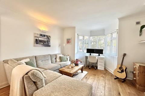 1 bedroom flat to rent, Grantham Lodge, Hadleigh Road, Leigh-On-Sea