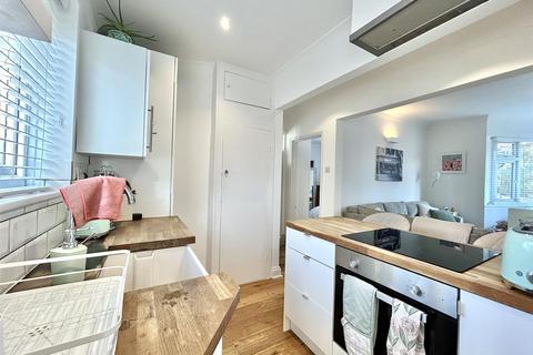 1 bedroom flat to rent, Grantham Lodge, Hadleigh Road, Leigh-On-Sea
