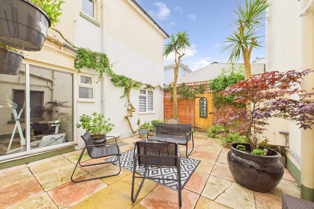 Courtyard garden