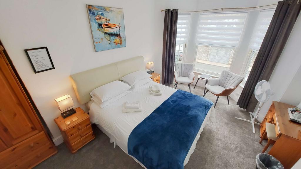 Guest bedroom with en-suite