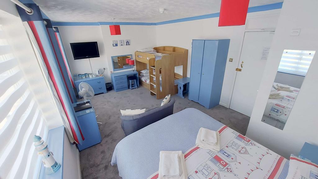 Guest bedroom with en-suite