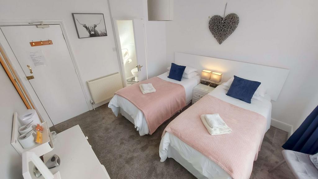 Guest bedroom with en-suite