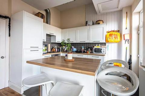 4 bedroom flat to rent, 156A Cemetery Road, Sheffield S11