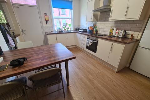 4 bedroom house to rent, Welton Mount, Leeds LS6