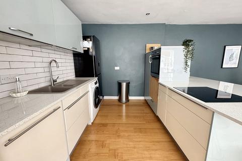 3 bedroom flat for sale, Bampton Street, Tiverton, EX16