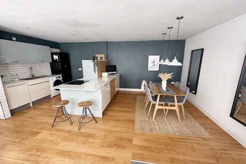 3 bedroom flat for sale, Bampton Street, Tiverton, EX16