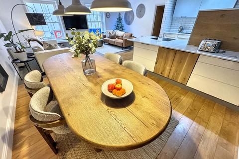 3 bedroom flat for sale, Bampton Street, Tiverton, EX16