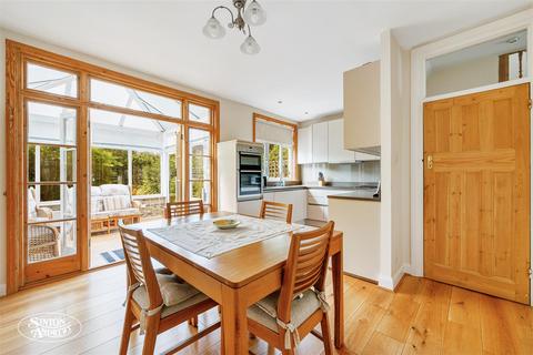 20 Erlesmere Gardens, London, W13 9TY