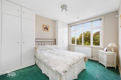 20 Erlesmere Gardens, London, W13 9TY