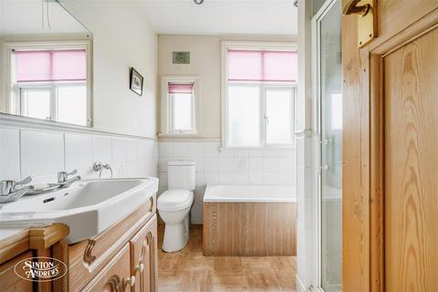 20 Erlesmere Gardens, London, W13 9TY
