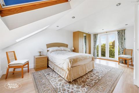 20 Erlesmere Gardens, London, W13 9TY