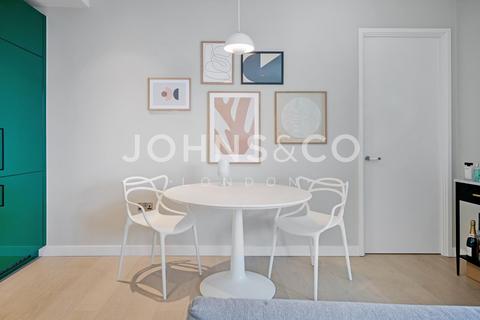 1 bedroom apartment for sale, Wardian, West Tower, London, E14