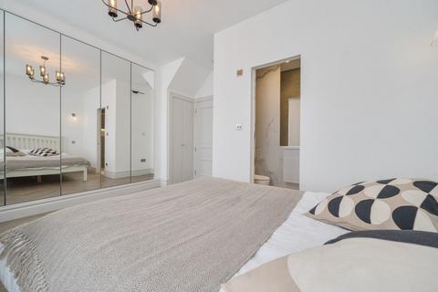 34 Jasmine Grove, London, SE20 8JW