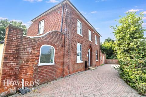 4 bedroom detached house for sale, Main Road, Rollesby