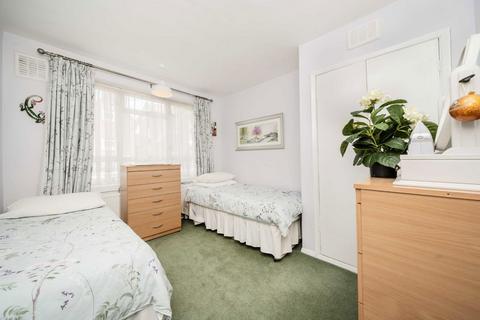 2 bedroom flat for sale, Horn Lane, London W3