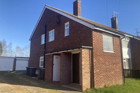 2 bedroom maisonette to rent, Knights Avenue, Clapham, Bedford