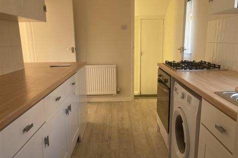 2 bedroom maisonette to rent, Knights Avenue, Clapham, Bedford