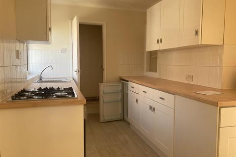 2 bedroom maisonette to rent, Knights Avenue, Clapham, Bedford