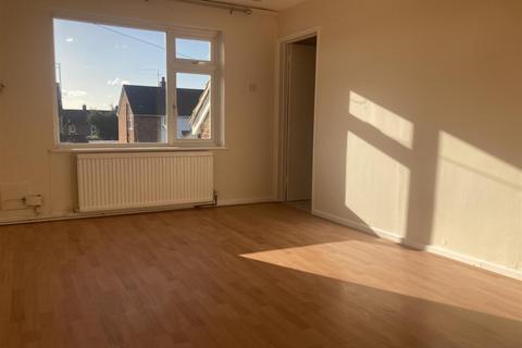 2 bedroom maisonette to rent, Knights Avenue, Clapham, Bedford