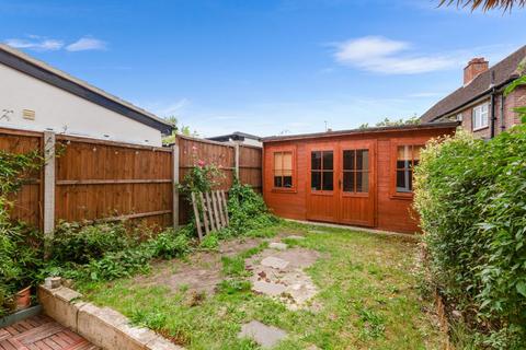 2 bedroom ground floor flat to rent, Crowther Avenue, London TW8
