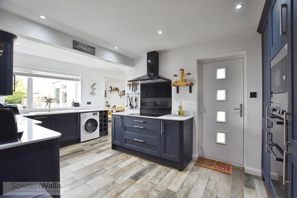 Kitchen Family Room