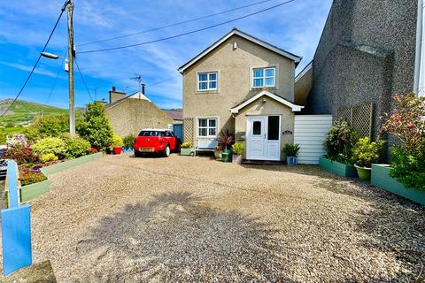3 bedroom detached house for sale, Y Maes, Nefyn, Pwllheli
